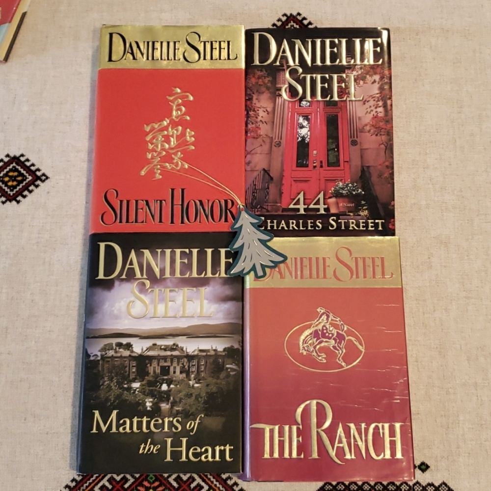 Danielle Steel lot of 4 hardcover books 📚